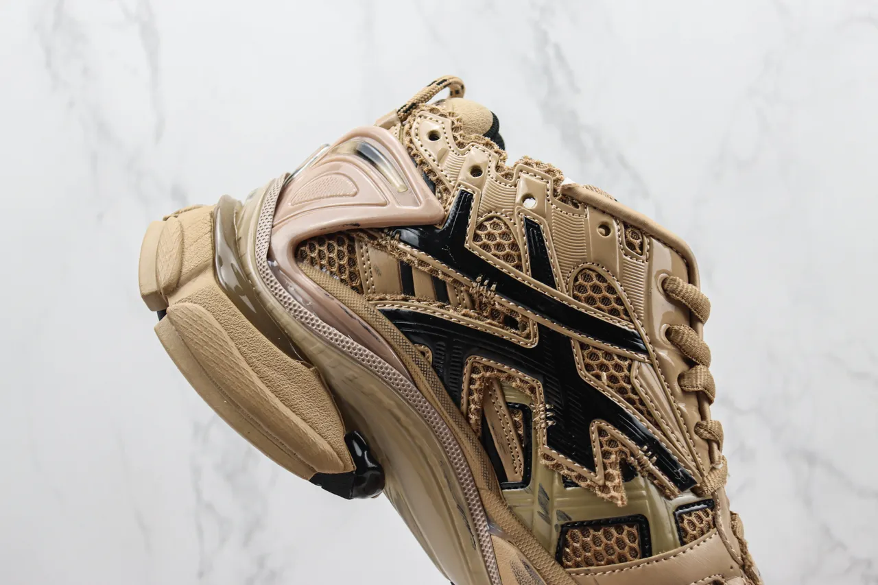 Balenciaga Runner বেইজ এবং কালো চাঙ্কি স্নিকার 5
