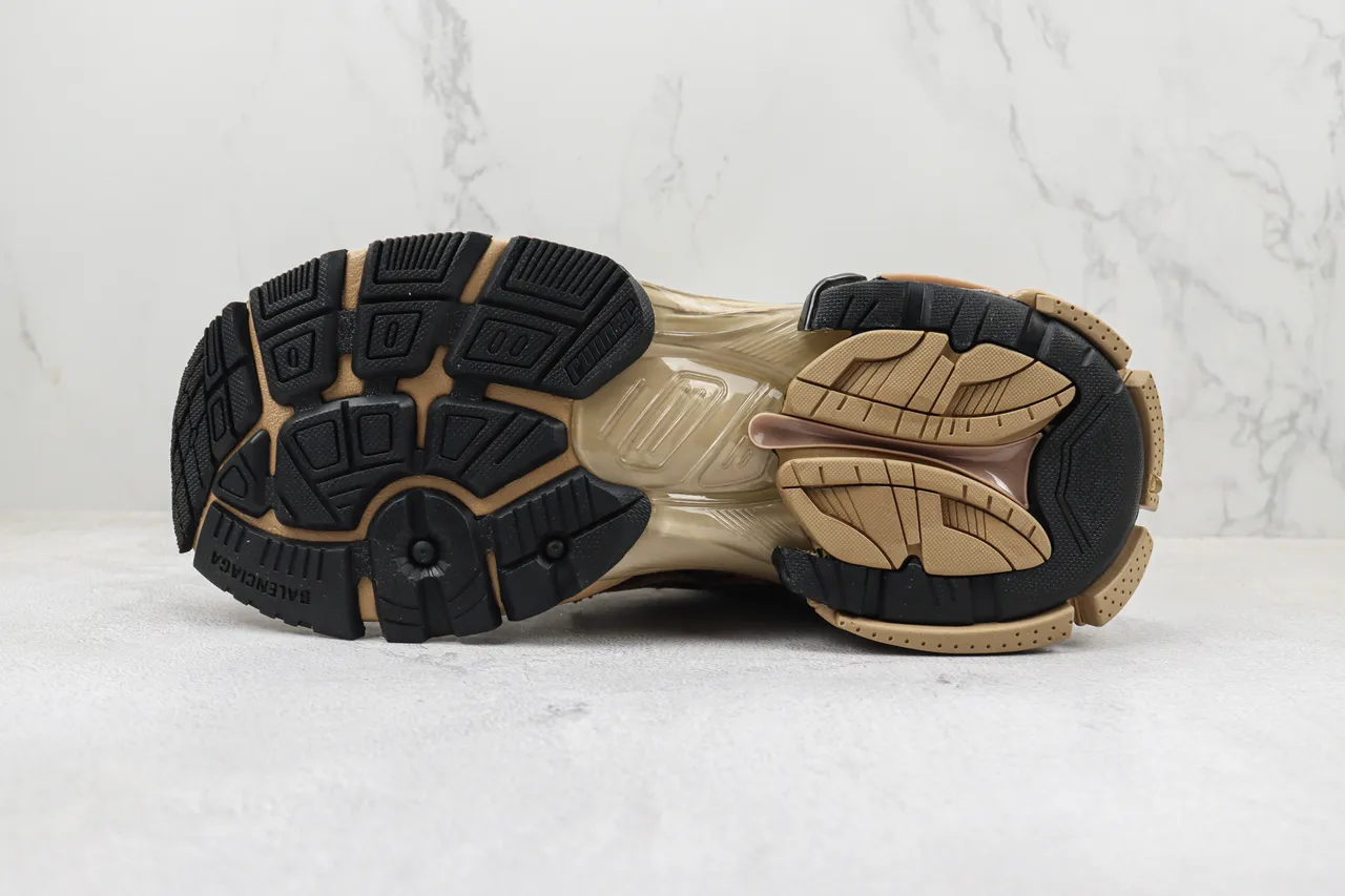 Balenciaga Runner বেইজ এবং কালো চাঙ্কি স্নিকার 8
