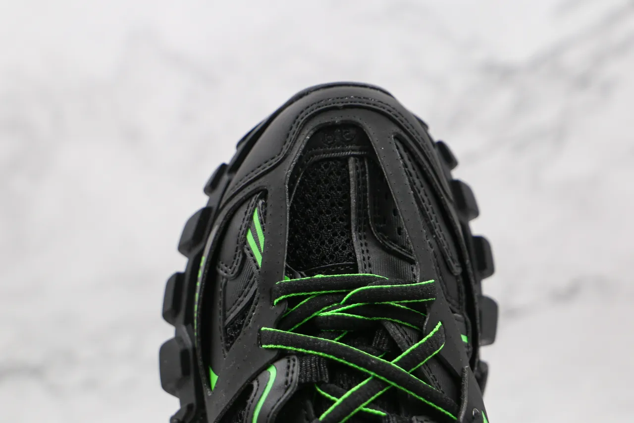 Balenciaga Runner কালো এবং নিয়ন গ্রিন চংকি স্নিকার্স 5