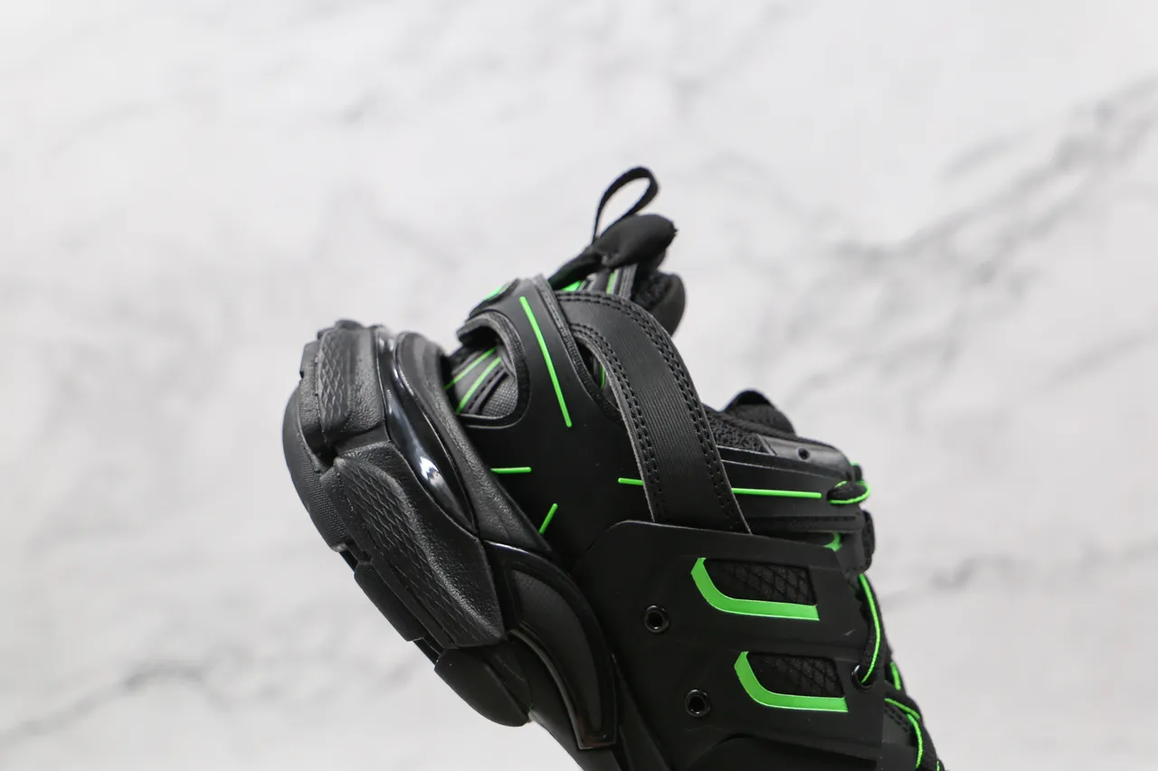 Balenciaga Runner কালো এবং নিয়ন গ্রিন চংকি স্নিকার্স 6