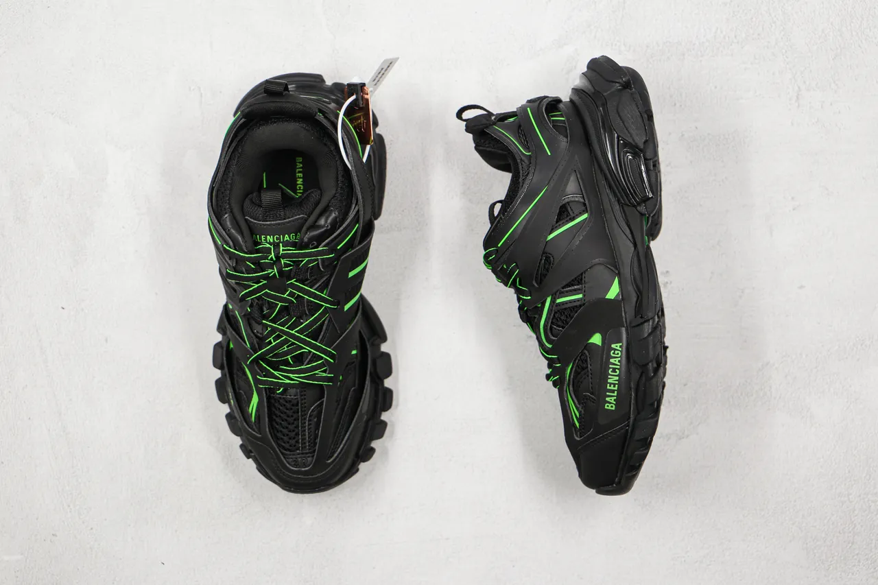 Balenciaga Runner কালো এবং নিয়ন গ্রিন চংকি স্নিকার্স 8