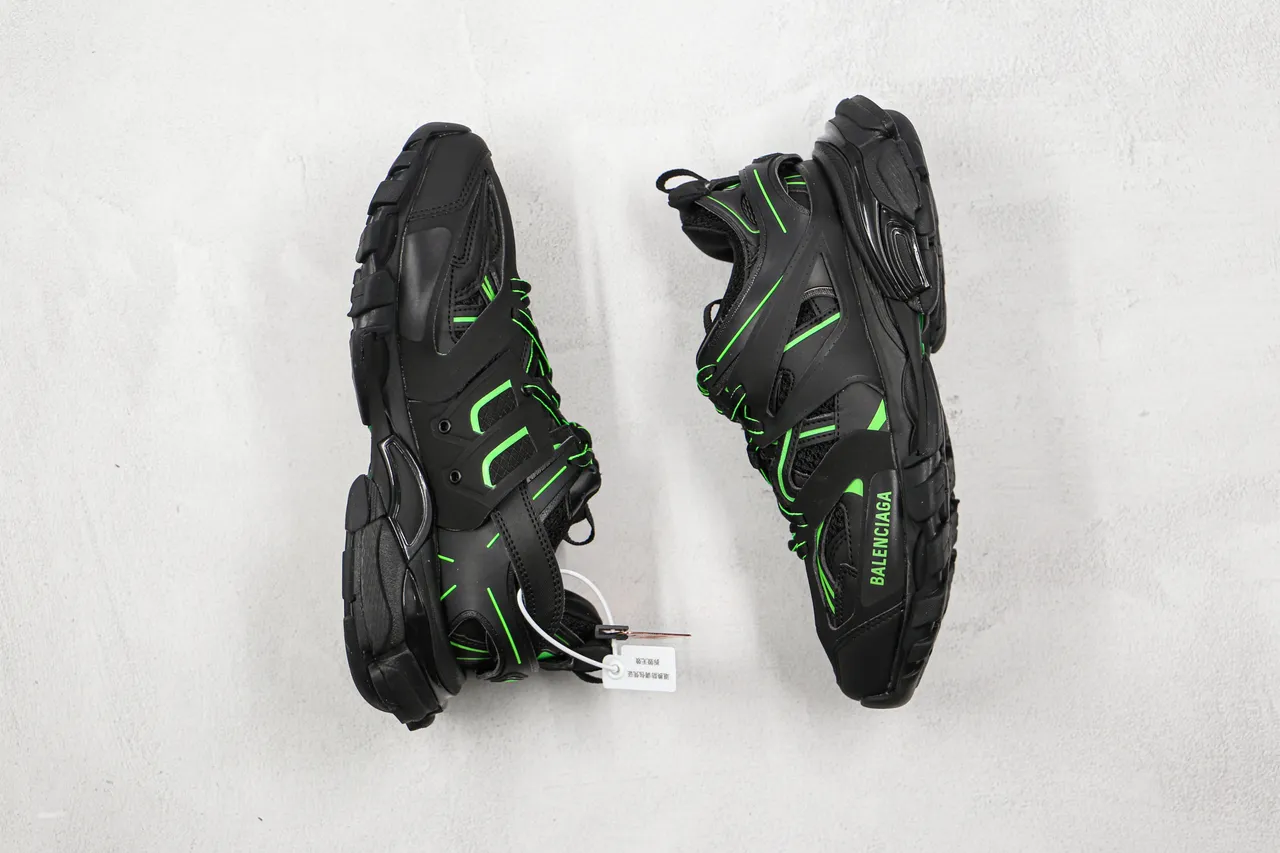 Balenciaga Runner কালো এবং নিয়ন গ্রিন চংকি স্নিকার্স 9