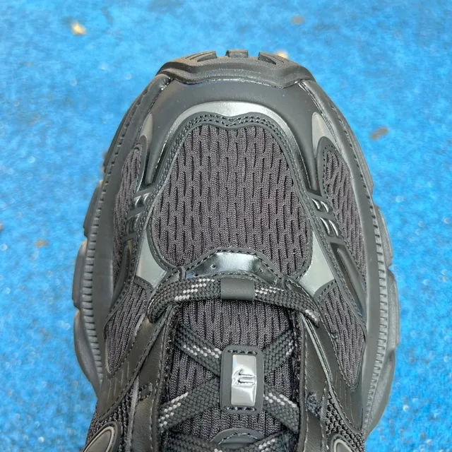 Balenciaga Tire 12 黑色厚底运动鞋 4