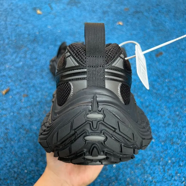 Balenciaga Tire 12 黑色厚底运动鞋 5
