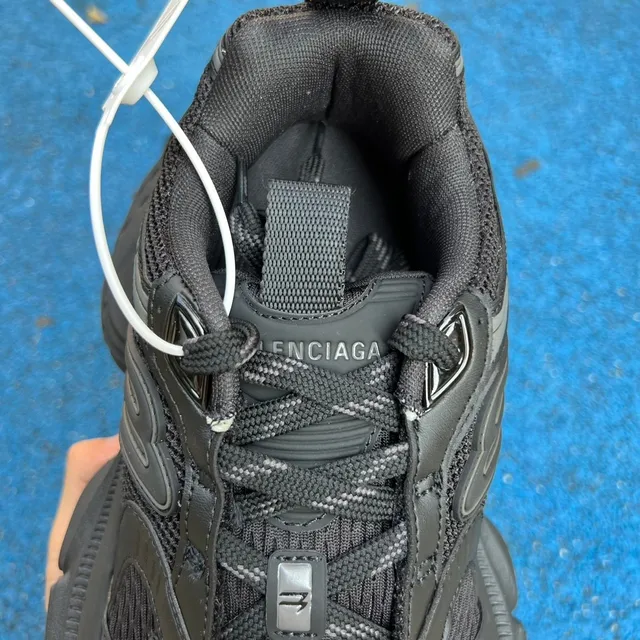 Balenciaga Tire 12 黑色厚底运动鞋 7