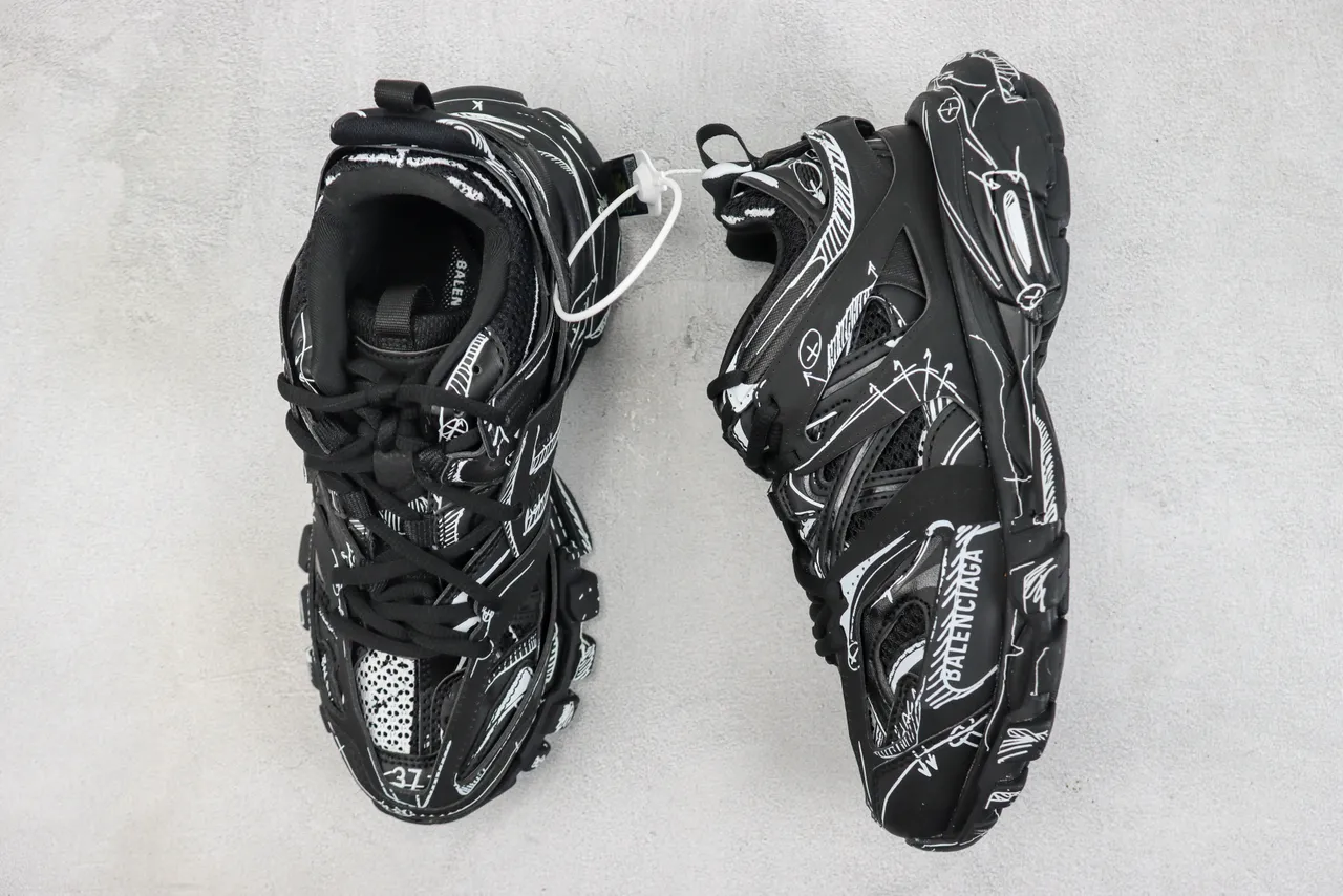 Balenciaga Track noir blanc semelle surdimensionnée art de ligne au style graffiti baskets chunky 3