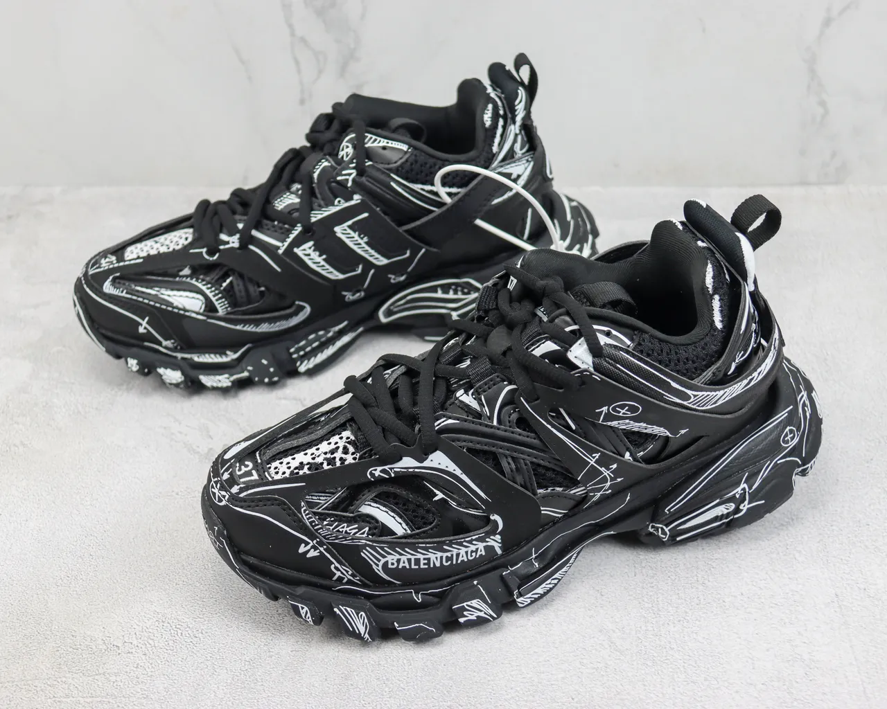 Balenciaga Track noir blanc semelle surdimensionnée art de ligne au style graffiti baskets chunky 4