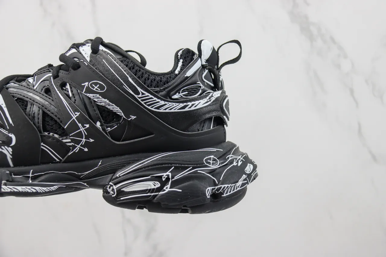 Balenciaga Track noir blanc semelle surdimensionnée art de ligne au style graffiti baskets chunky 7