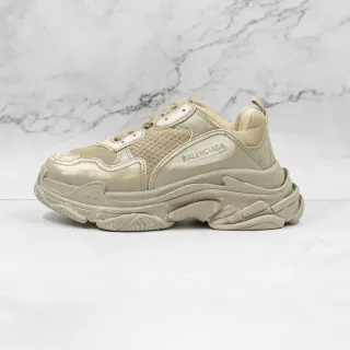 Balenciaga Triple S বেইজ চংকি স্নিকার্স