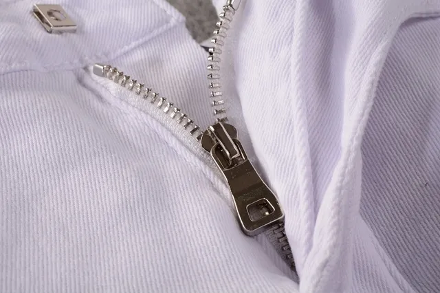 Balmain Moto Jeans Blancs avec Fermeture Éclair dans les Poches de Cuisses 11