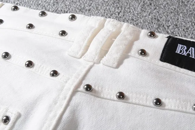 Balmain Calça Jeans Branca Tachonada Inspirada em Moto 3