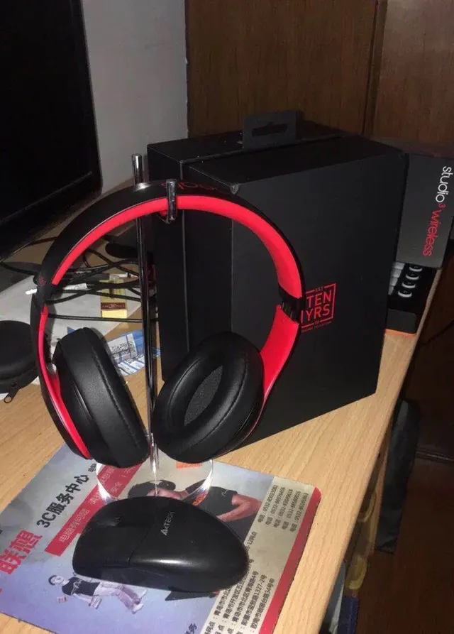 Beats Noir et Or Circumaural Diadème avec accents métalliques Casque over-ear 4