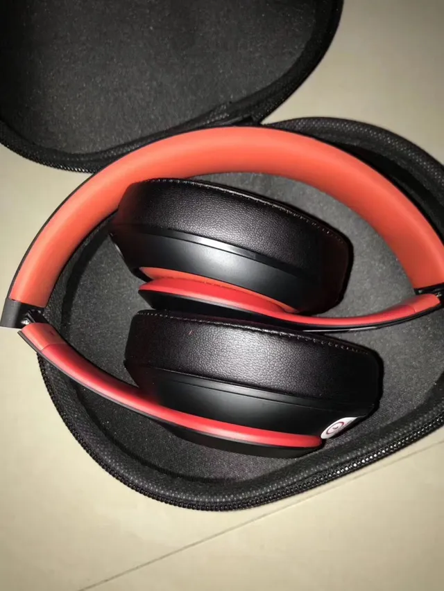 Beats Noir et Or Circumaural Diadème avec accents métalliques Casque over-ear 7
