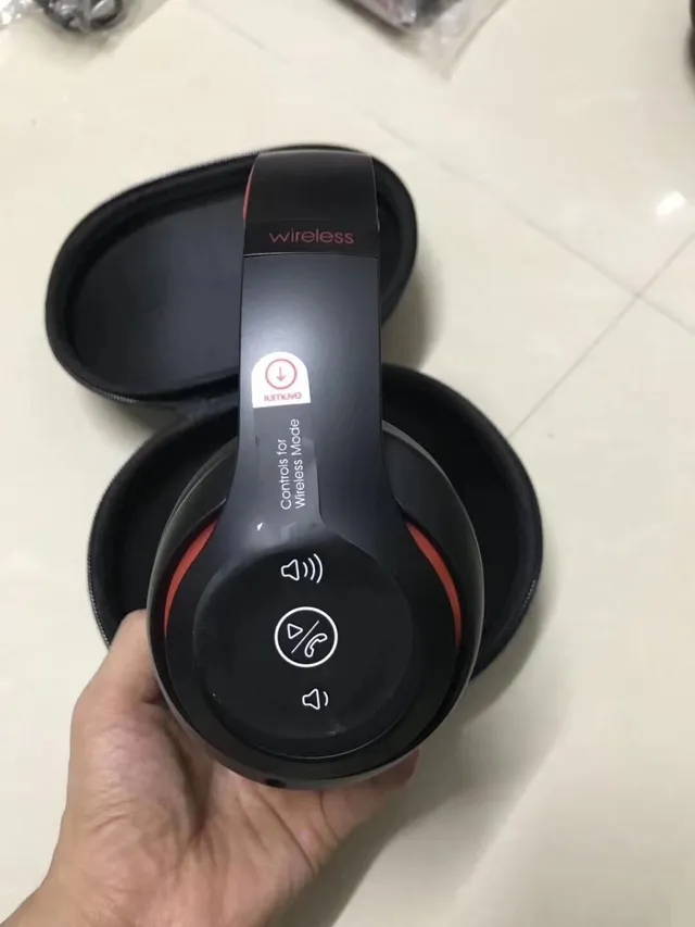 Beats Noir et Or Circumaural Diadème avec accents métalliques Casque over-ear 8