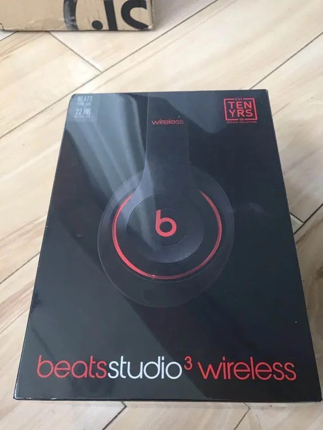 Beats Noir et Or Circumaural Diadème avec accents métalliques Casque over-ear 9