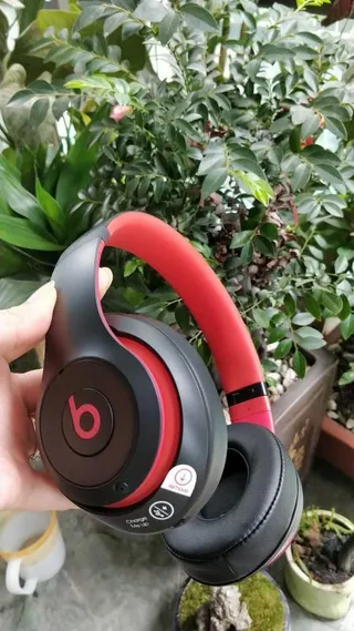 Beats Noir et Or Circumaural Diadème avec accents métalliques Casque over-ear 14
