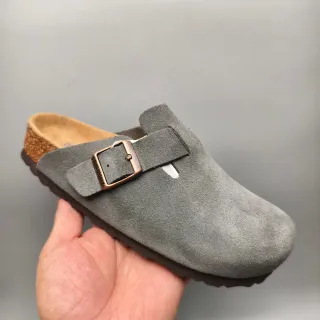 बर्कनस्टॉक अरिजोना ग्रे सूड बकिल स्लिपर