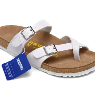 Birkenstock Arizona सफेद दो पट्टियों वाले बकिल कास्युअल सैंडल