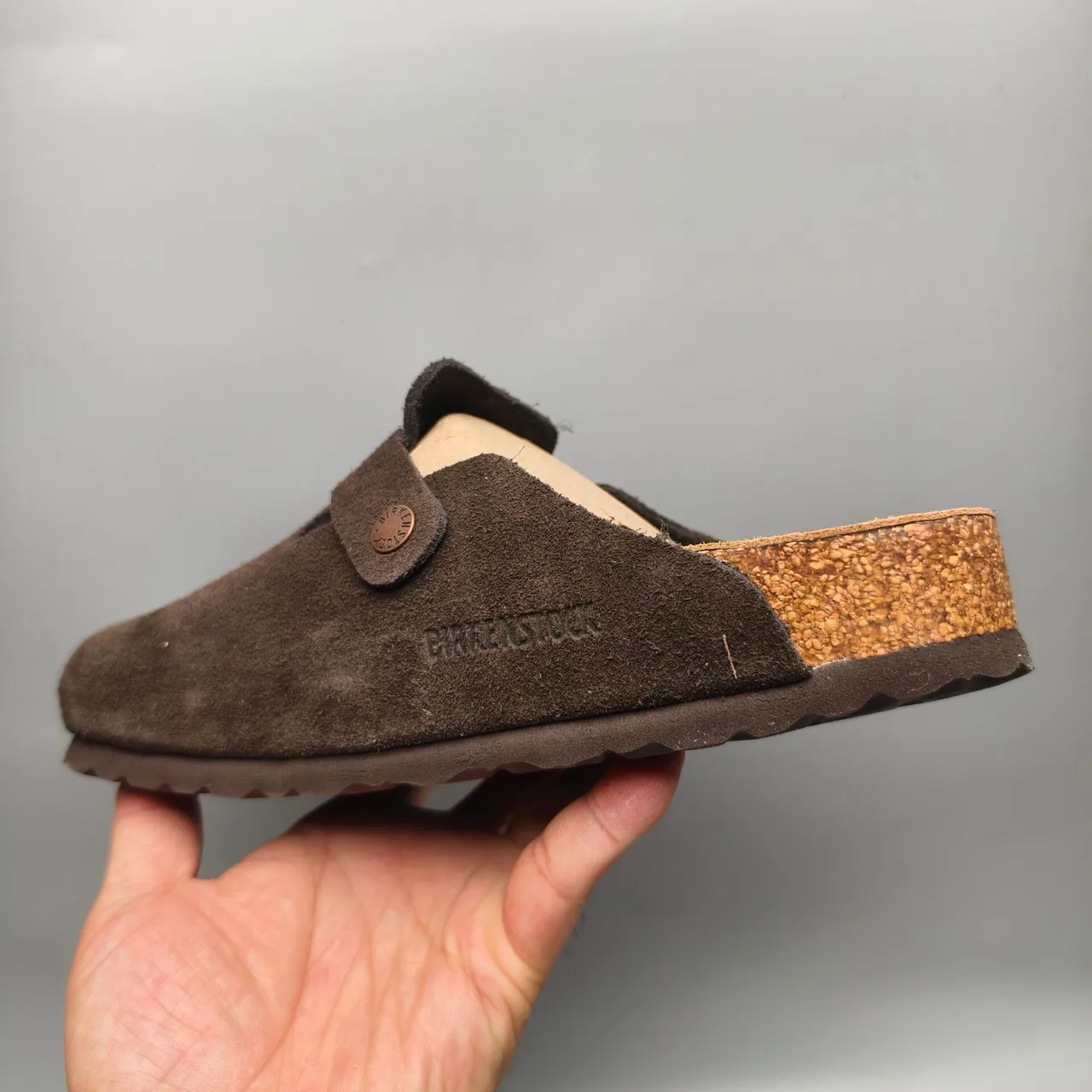 Birkenstock Boston भूरा सुड एक पट्टी वाला स्लिपर 4