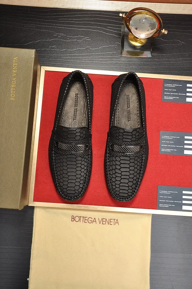 Bottega Veneta Andiamo काला एम्बॉस्ड लेदर लুফার 5