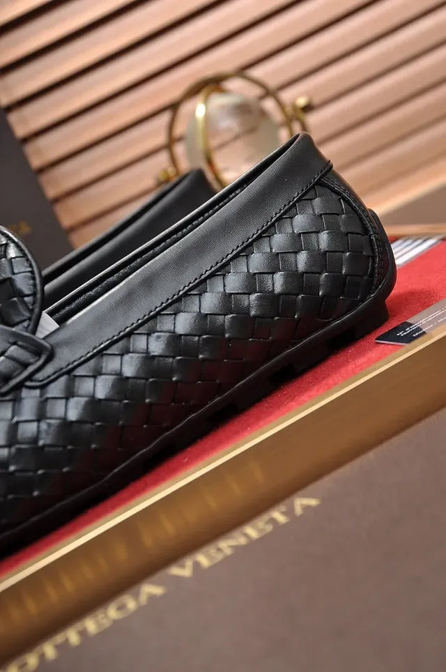 Bottega Veneta Andiamo Woven Intrecciato مكاسين سوداء 2