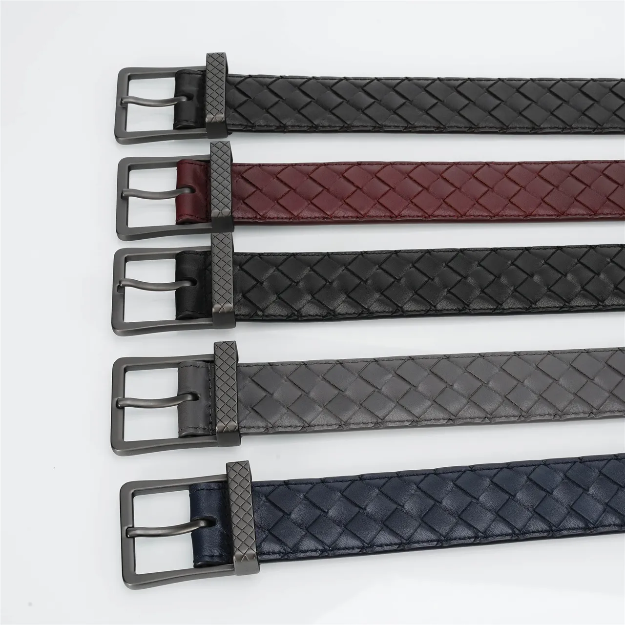 Bottega Veneta Cassette Intrecciato حزام جلد أسود 2
