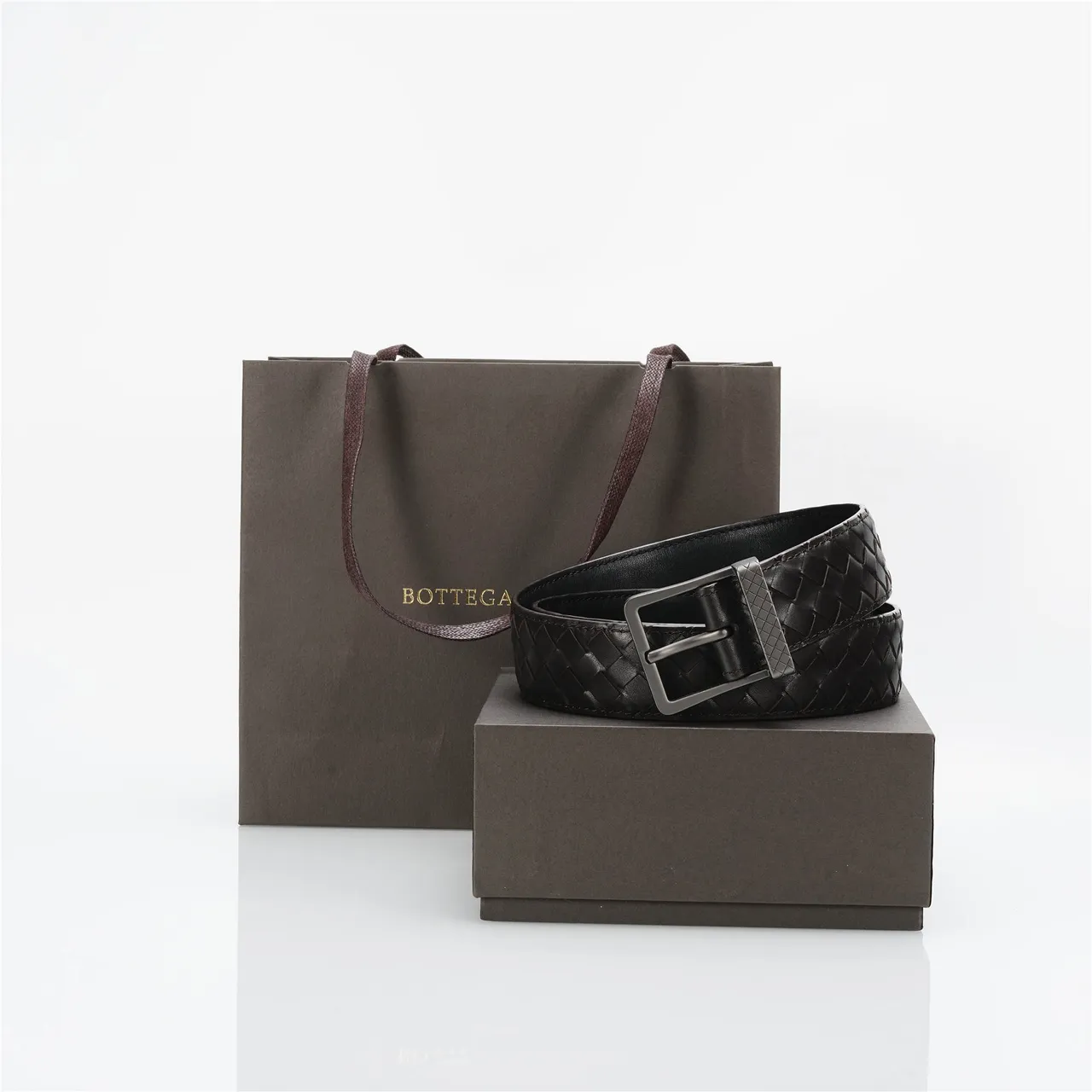 Bottega Veneta Cassette Intrecciato حزام جلد أسود 5