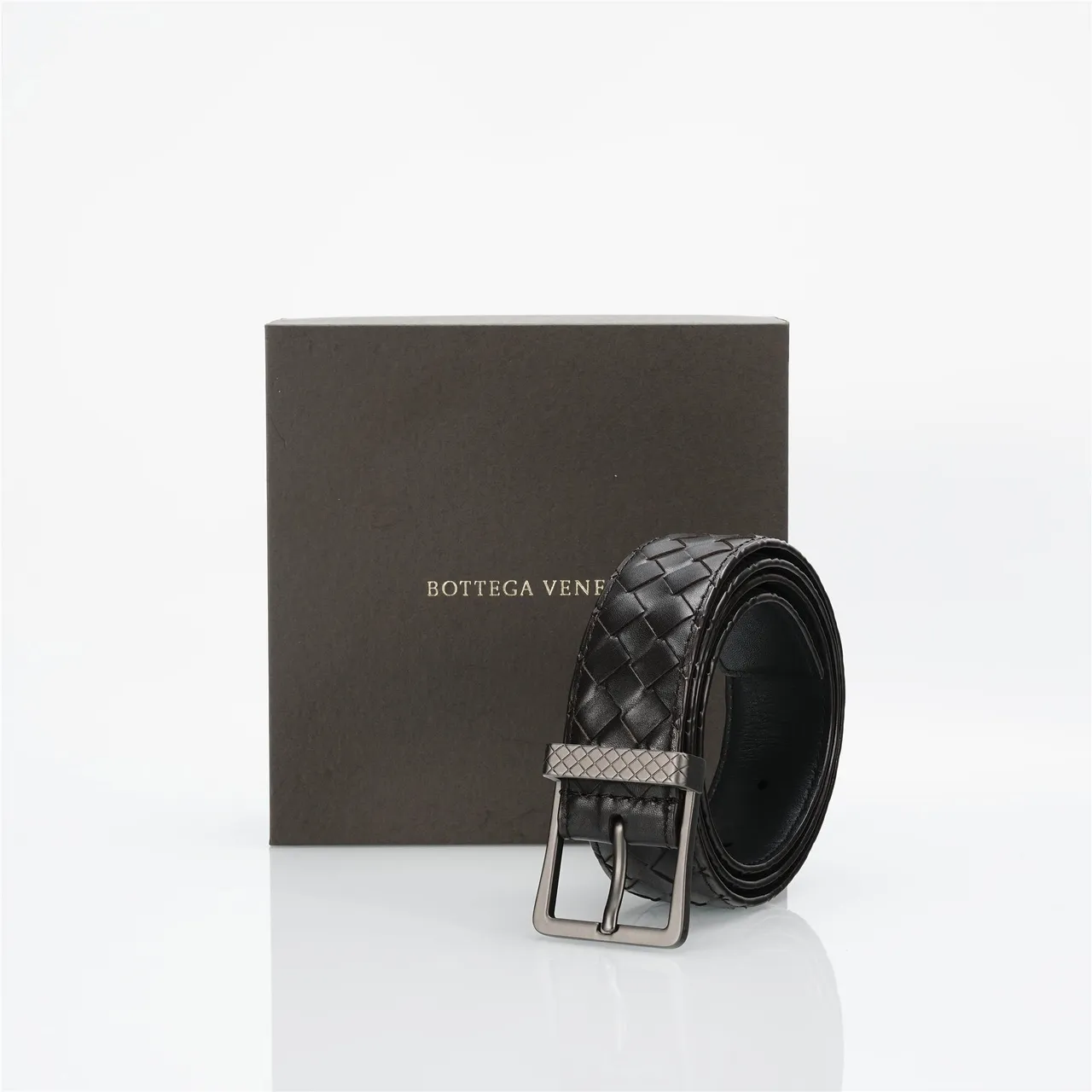 Bottega Veneta Cassette Intrecciato حزام جلد أسود 6