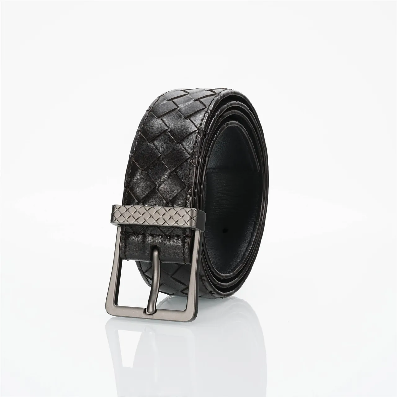 Bottega Veneta Cassette Intrecciato حزام جلد أسود 7