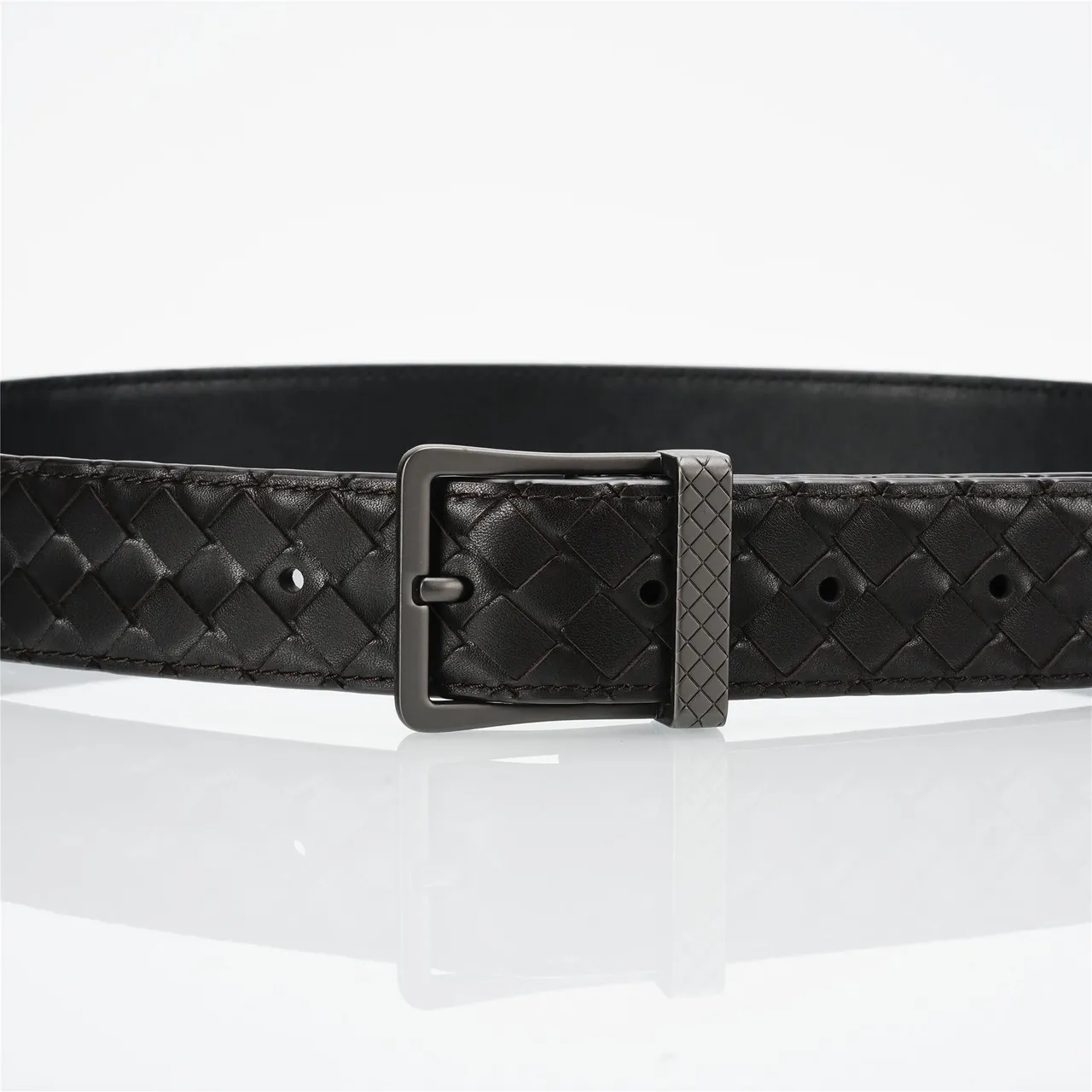 Bottega Veneta Cassette Intrecciato حزام جلد أسود 8