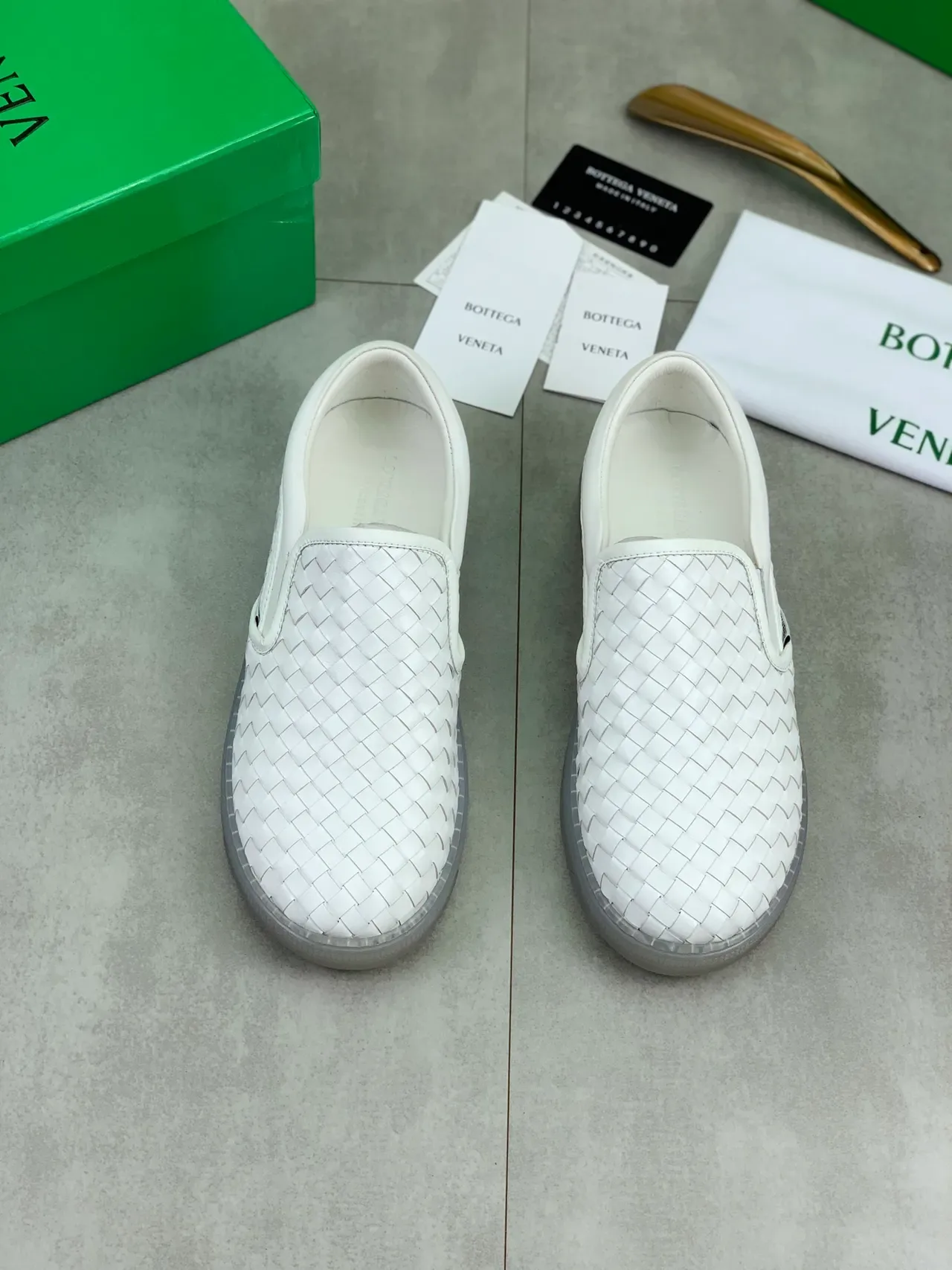 Bottega Veneta Cassette Loafer Slip-On en Cuir Tressé Transparent Blanc 4