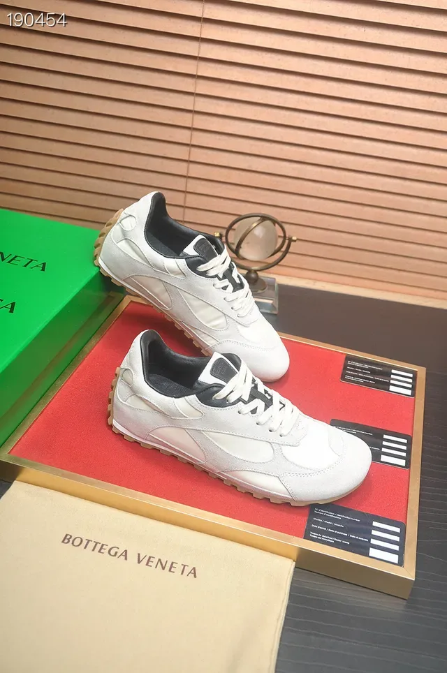 Bottega Veneta Off-White حذاء رياضي أسلوب الحياة من الجلد المخملي 7