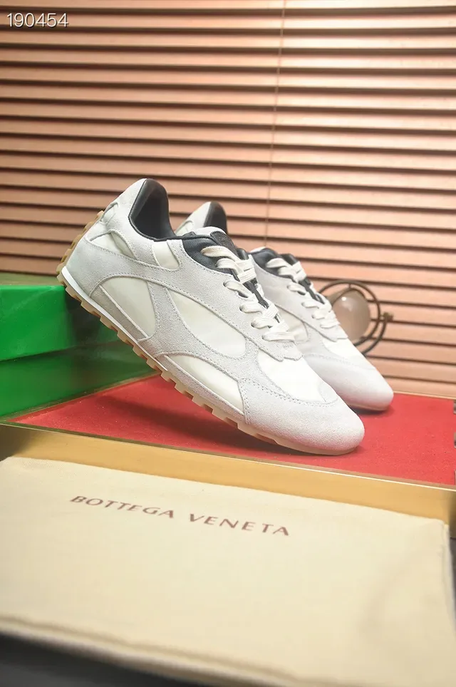 Bottega Veneta Off-White حذاء رياضي أسلوب الحياة من الجلد المخملي 8