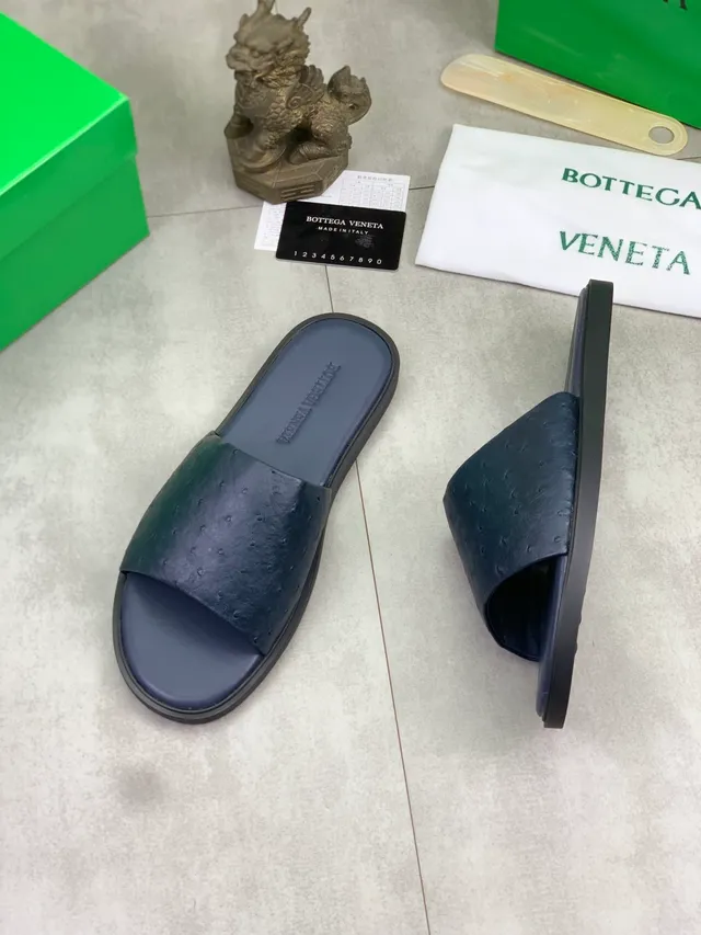 Bottega Veneta شرابات جلد نعام منقوش 11