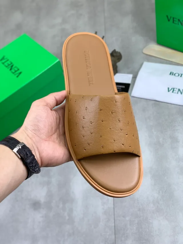 Bottega Veneta شرابات جلد نعام منقوش 13