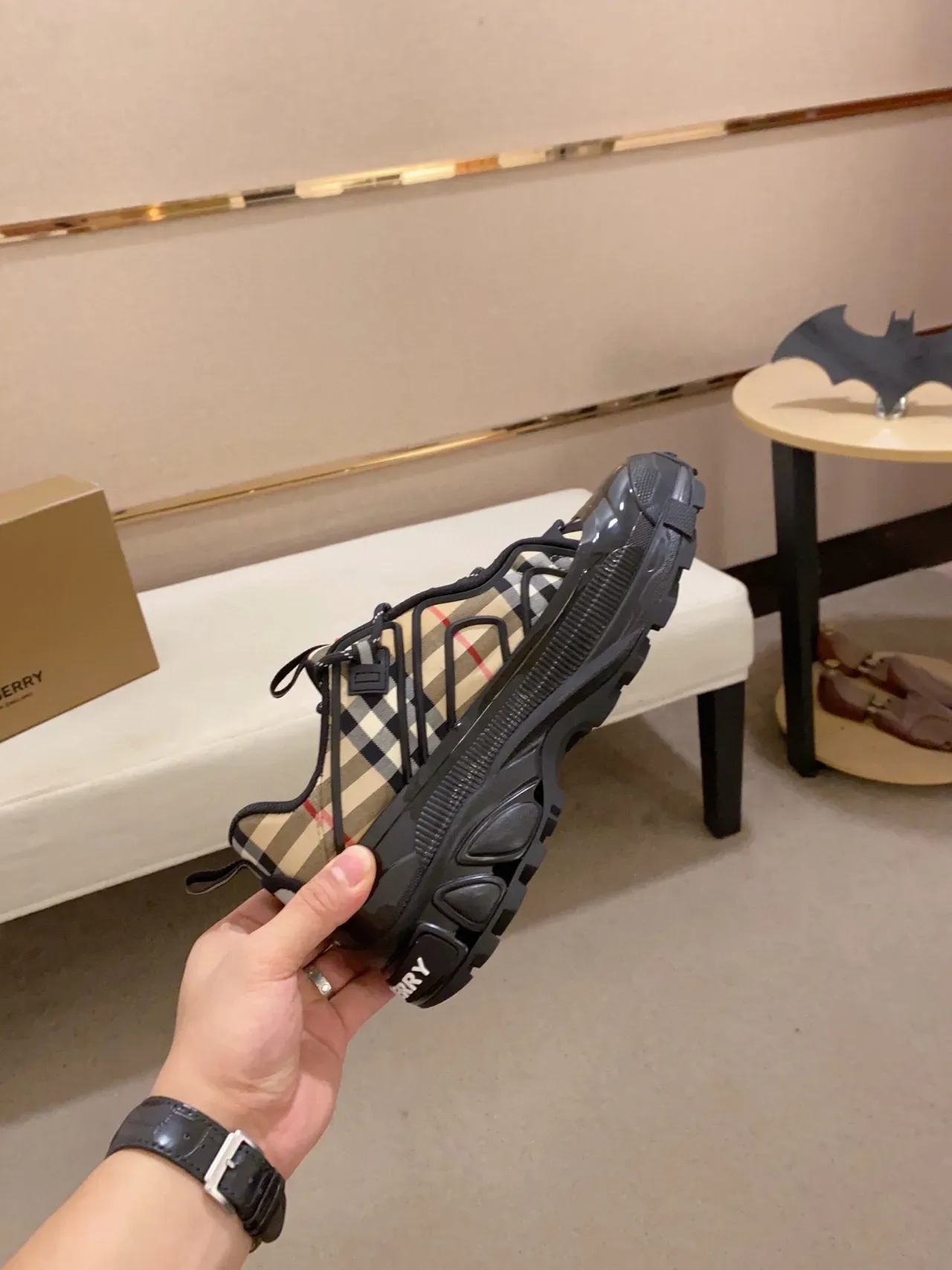 Burberry Preto Bege Sola Esculpida Borracha Brilhante Tênis Chunky 5