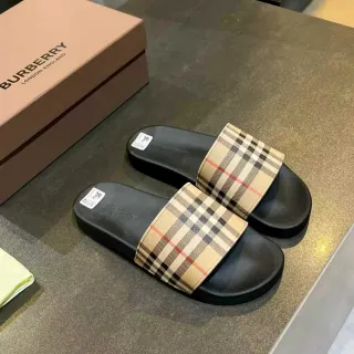 Burberry কালো বেইজ সিঙ্গেল স্ট্র্যাপ চেক প্যাটার্ন স্লিপার