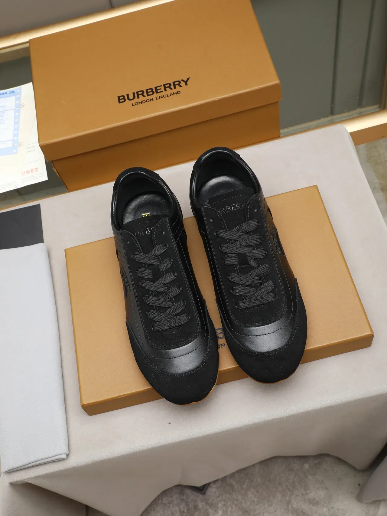Burberry কালো বাদামি এমব্রয়ডার্ড ইকুয়েস্ট্রিয়ান নাইট মিক্সড লেদার এবং স্যুড লাইফস্টাইল স্নিকার্স 3