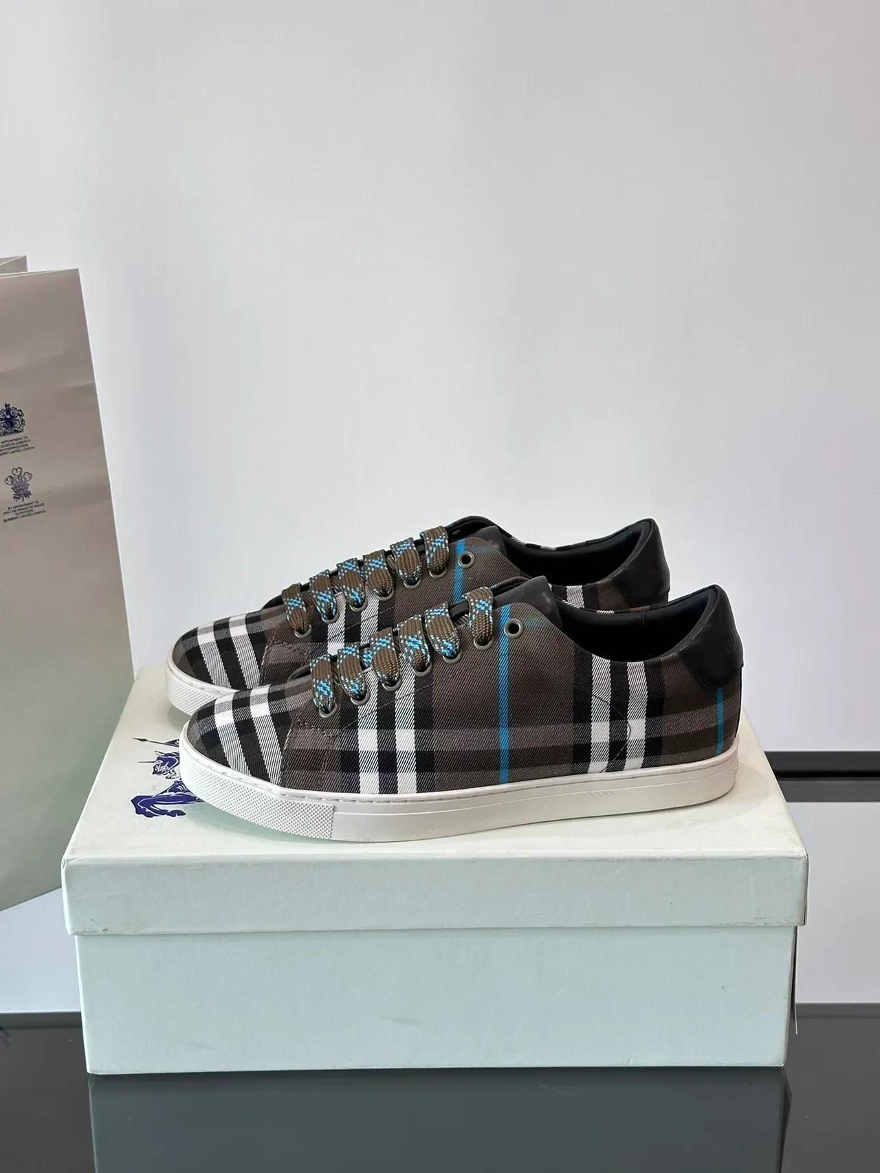 Burberry বাদামি বহুরঙ চেক প্যাটার্ন টেক্সটাইল ওপর লেদার হিল কাউন্টার লাইফস্টাইল স্নিকার 5