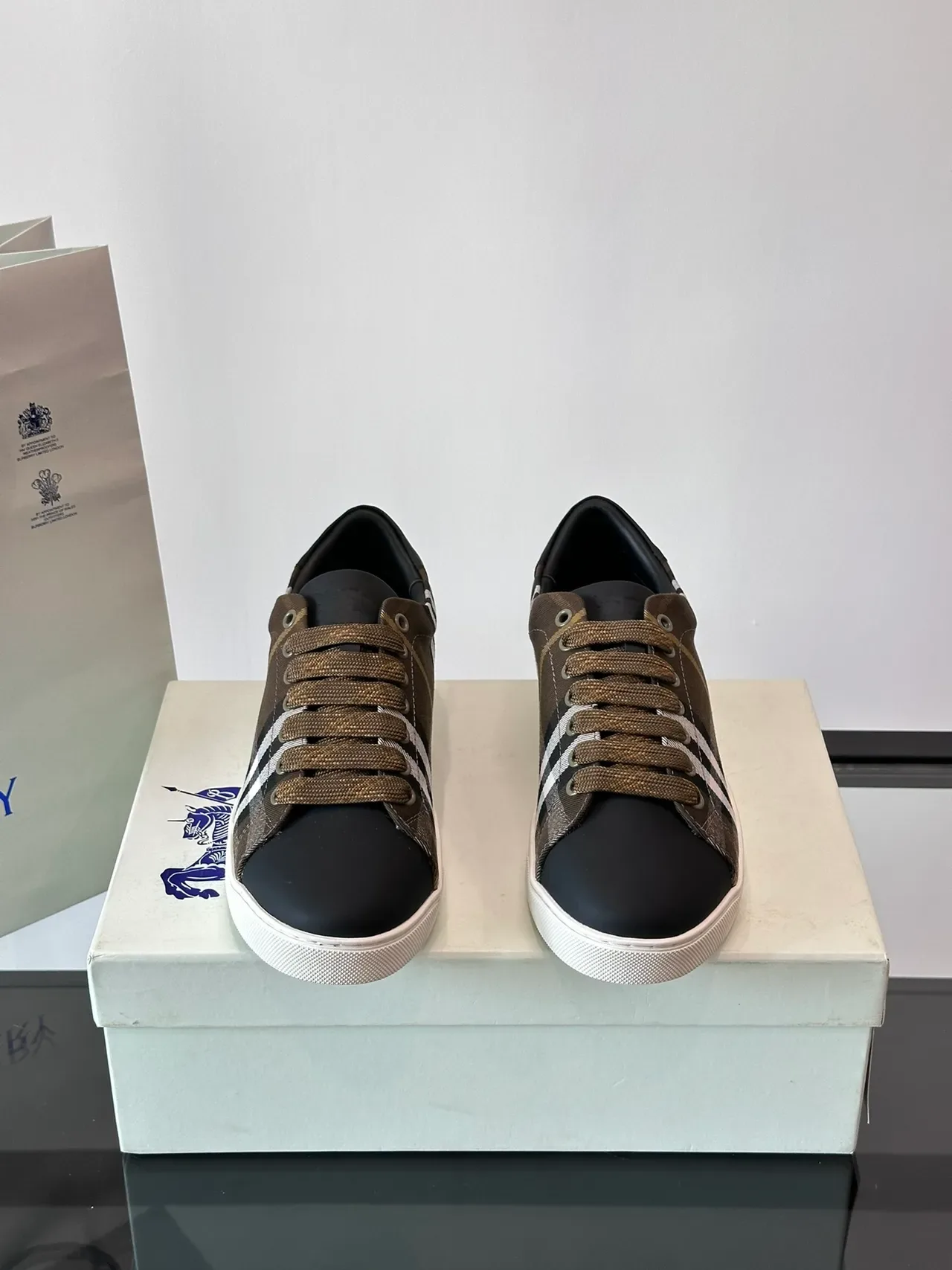 Burberry Check Pattern Low-Top Lifestyle Sneakers 5
