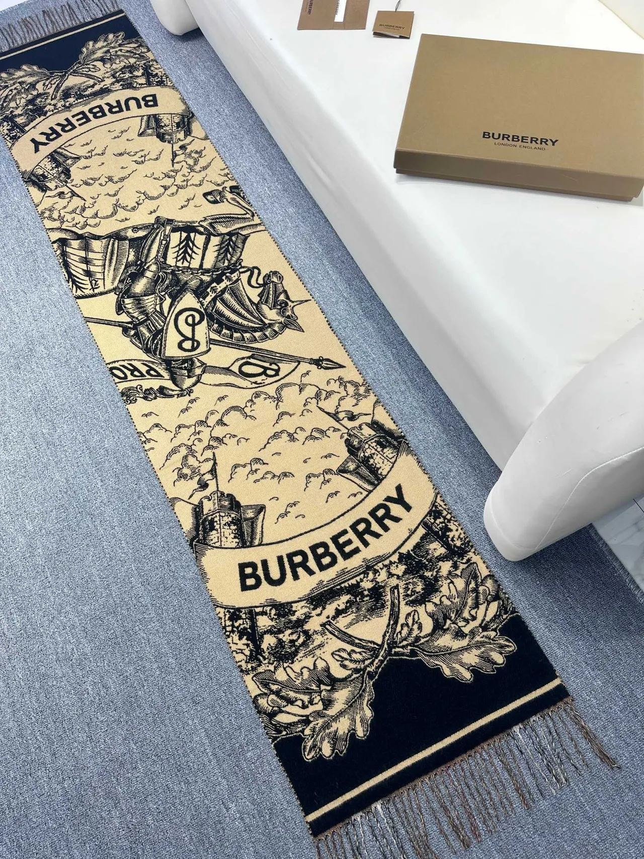 شال Burberry كلاسيك شيك كامل وأسود كشمير 7