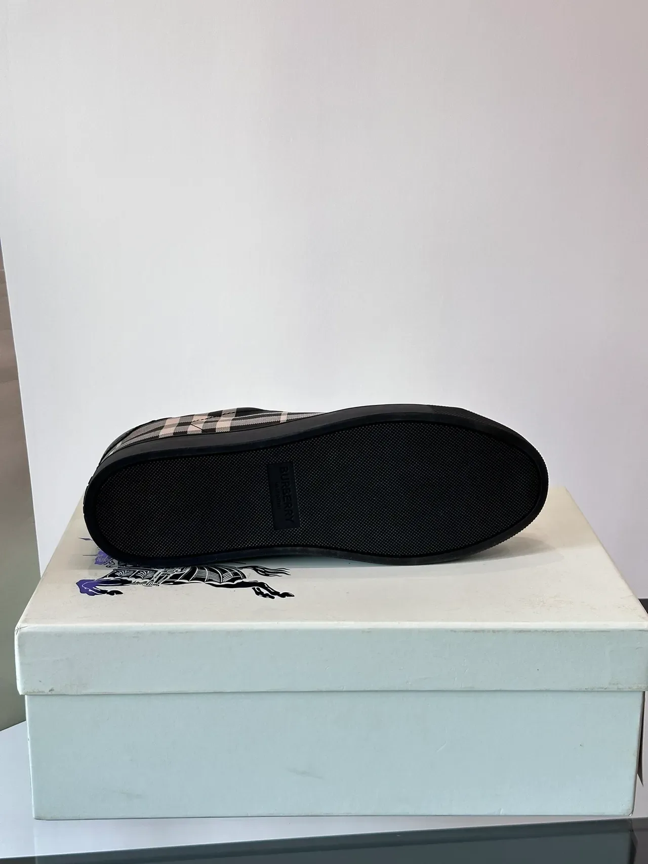Burberry House Check Baskets Lifestyle Basses 2