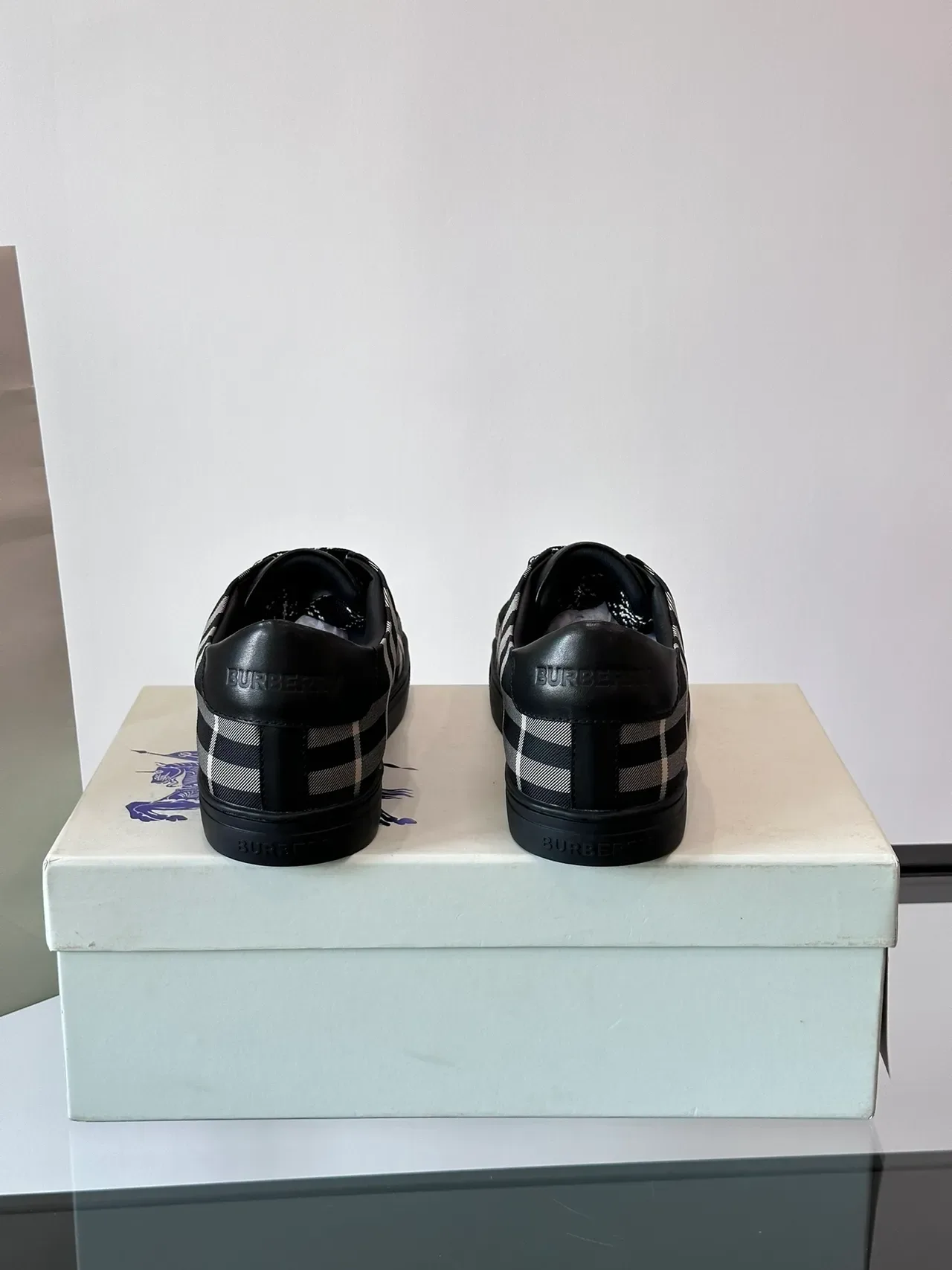 Burberry House Check Baskets Lifestyle Basses 3