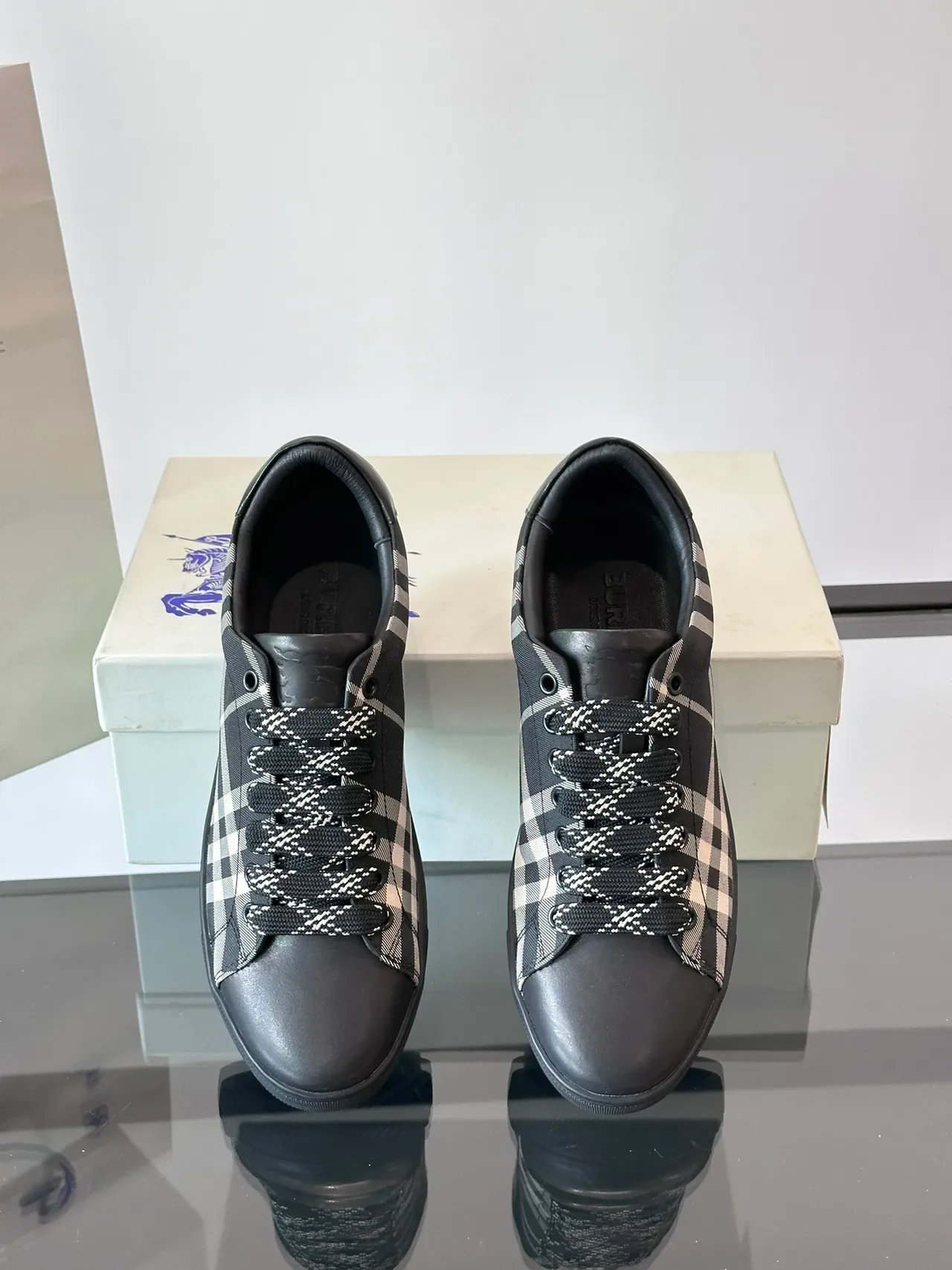 Burberry House Check Baskets Lifestyle Basses 4