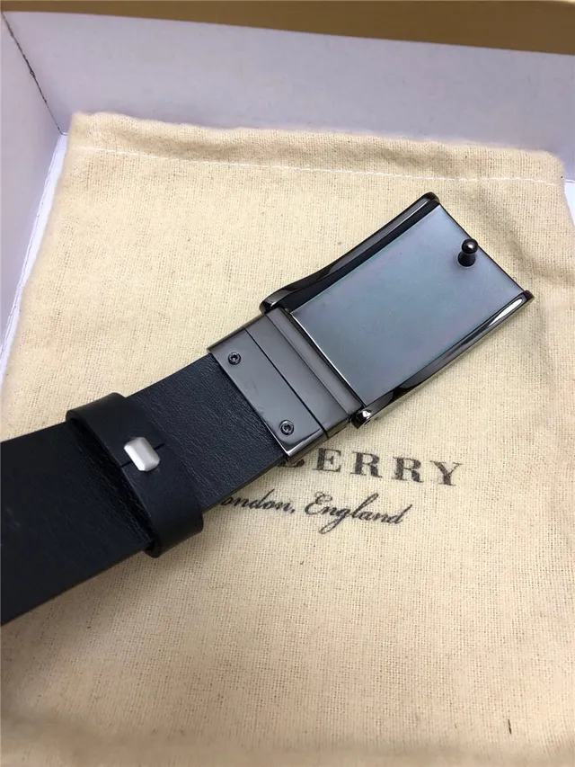 Burberry Knight কালো এমবসড চামড়ার বেল্ট 2