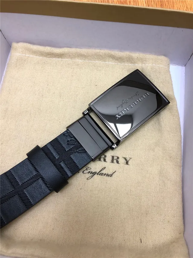 Burberry Knight কালো এমবসড চামড়ার বেল্ট 3