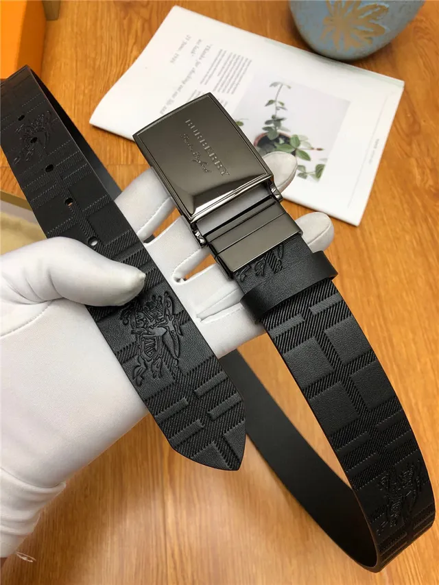 Burberry Knight কালো এমবসড চামড়ার বেল্ট 5