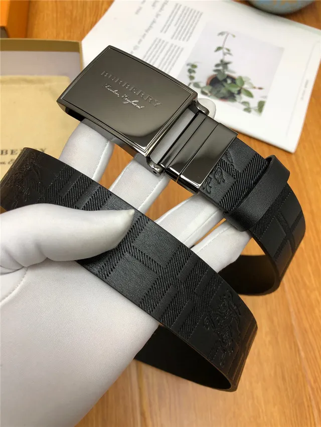 Burberry Knight কালো এমবসড চামড়ার বেল্ট 6