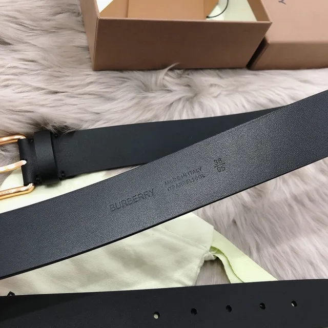 Burberry Knight 黑色金色哑光矩形扣皮革腰带 2