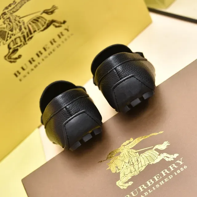 Burberry Knight কালো পেবল্ড লেদার লোফার 2